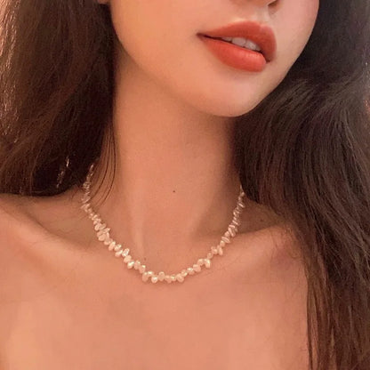 Korean version of Baroque retro irregular pearl collarbone chain~ French high-end sense niche girl style versatile neck jewelry