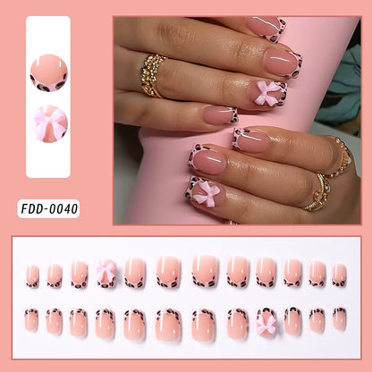Faux ongles français imprimé léopard rose, 24 pièces, tête carrée courte, nœud papillon noir 3D, couverture complète en acrylique, à pression