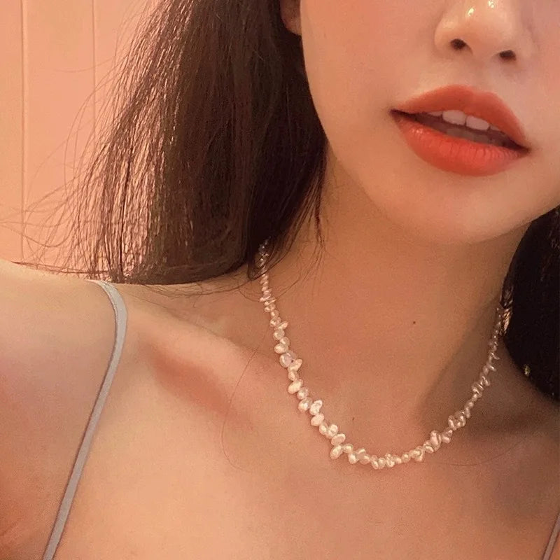 Korean version of Baroque retro irregular pearl collarbone chain~ French high-end sense niche girl style versatile neck jewelry