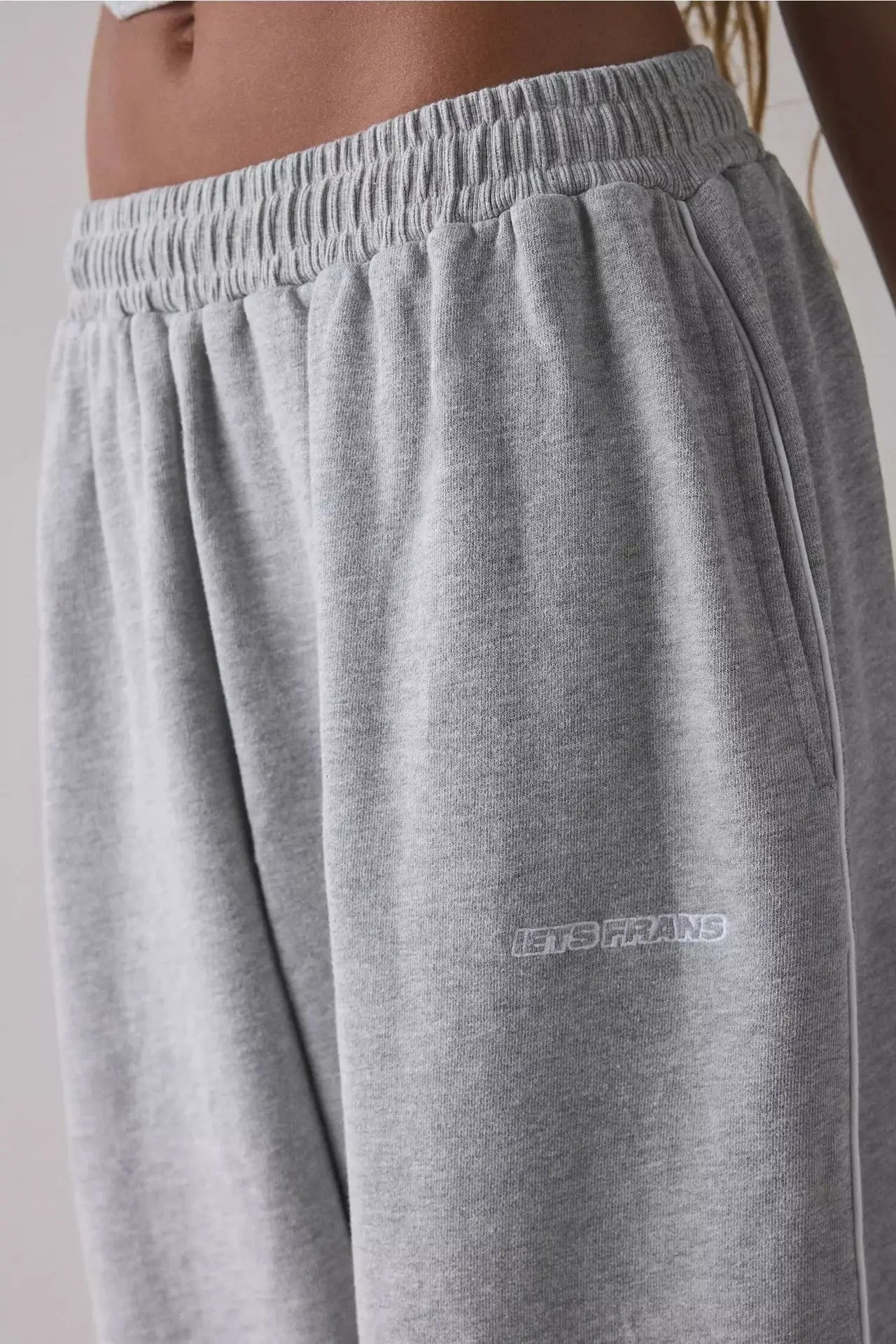 Pantalones Casuales nouveau pantalon décontracté brodé rose pour femmes pantalon droit taille élastique ample et confortable 2025 nouveau