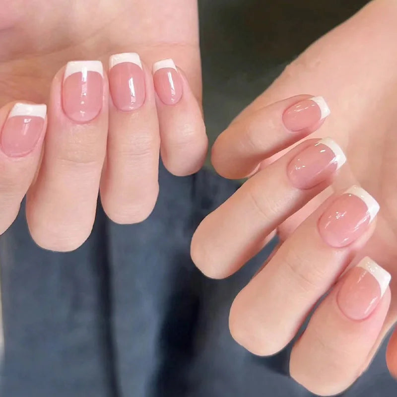 24 ongles français carrés courts à bord blanc simple + 1 colle à ongles + 1 lime à ongles