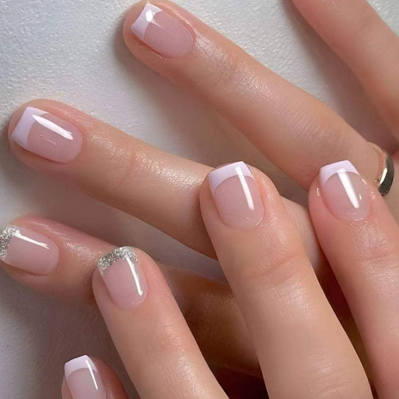 24 pièces/ensemble faux ongles carrés courts pour femmes mignon mariée coeur blanc français conseils faux ongles y2k presse sur faux ongles fournitures