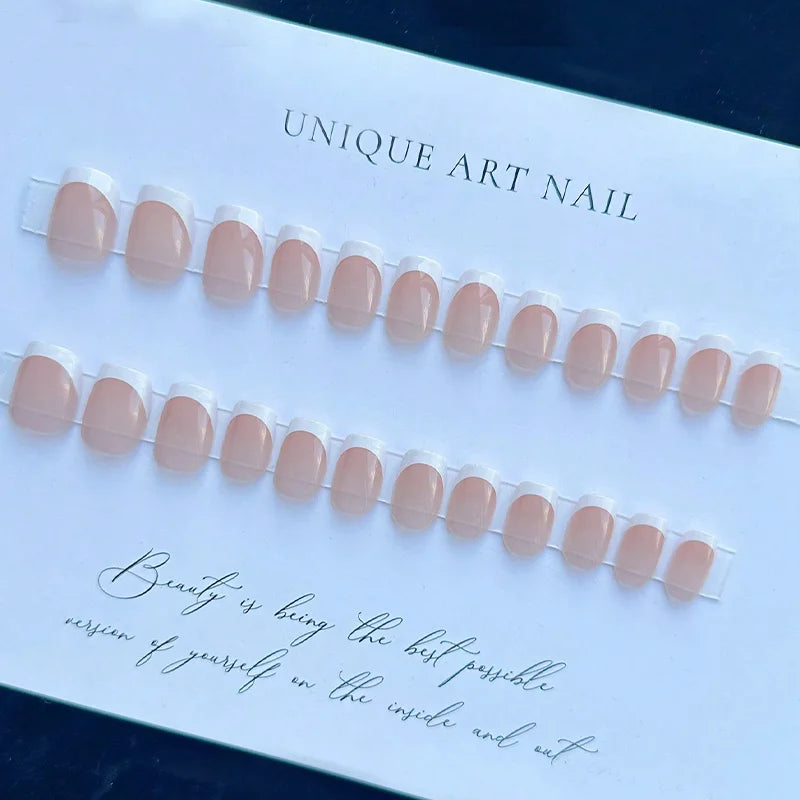 24 ongles français carrés courts à bord blanc simple + 1 colle à ongles + 1 lime à ongles