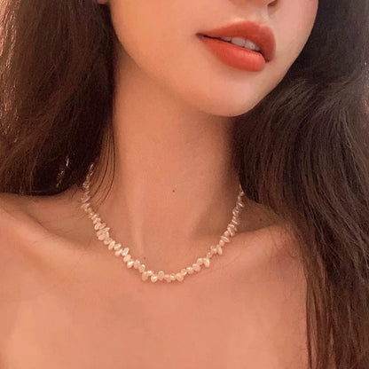 Korean version of Baroque retro irregular pearl collarbone chain~ French high-end sense niche girl style versatile neck jewelry